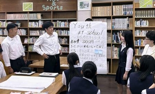 　婚活イベントを企画する島根県立平田高の生徒＝６月、島根県出雲市（同市提供）