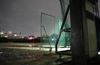 落雷事故があった、奈良市の帝塚山学園のグラウンド＝２０２５年４月