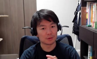 　オンライン取材に応じる児童精神科医の黒川駿哉さん＝７月