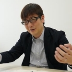 　ラジオ愛をほとばしらせて、インタビューに応じる冨山雄一さん＝２０２５年６月、東京・有楽町のニッポン放送