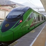 　中国チベット自治区ラサと東部ニンチーを結ぶ鉄道