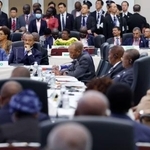 　第９回「アフリカ開発会議（ＴＩＣＡＤ）」の閉会式に参加した各国首脳ら＝２２日午前、横浜市（代表撮影）