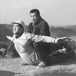 １９７０年１月、長嶋茂雄さんの自主トレーニングの相手をする柴田勲さん＝静岡県の伊豆・大仁温泉