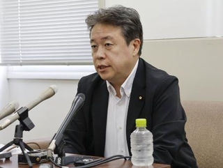 能登半島地震を巡る自身の発言を陳謝する鶴保庸介参院予算委員長（当時）＝２０２５年７月９日、和歌山市