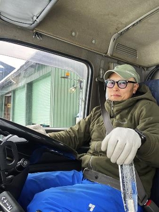 　清掃会社でアルバイトをする住職の阿部真典さん＝北海道当麻町（本人提供）