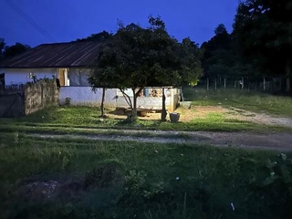 ラオス中部ビエンチャン県の村にある売春拠点の一つ