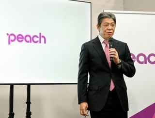 　ピーチの複合研修施設について説明する大橋一成ＣＥＯ＝７月、関西空港
