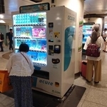 　東京駅の新幹線改札内にある、トップ３自販機のうちの一つ