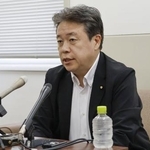 能登半島地震を巡る自身の発言を陳謝する鶴保庸介参院予算委員長（当時）＝２０２５年７月９日、和歌山市