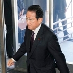 　岸田前首相＝２日、東京・永田町の自民党本部