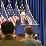 　１７日、記者会見するＦＲＢのパウエル議長＝ワシントン（共同）