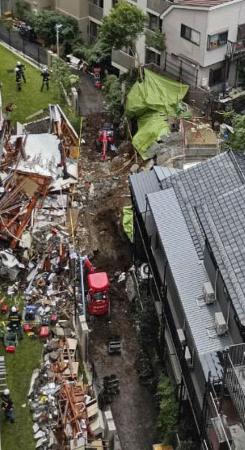 高さ5メートルの土台が崩れ、一戸建てが全壊。原因は「擁壁」の老朽化