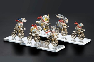 　ネコなどの動物を模した九谷焼で作った北村和義さんの作品（本人提供）