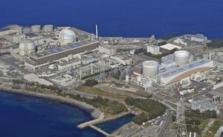 　九州電力玄海原子力発電所。右から１号機、２号機、３号機、４号機＝２０２２年１１月、佐賀県玄海町