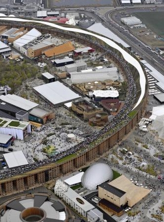 　万博会場の大屋根リング＝大阪市此花区の夢洲