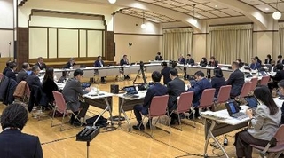 　公立中学校の部活動改革に関する国の有識者会議の会合＝２０２４年１２月、東京都内