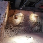 　老城再開発の成果をアピールする施設にある、かつての様子を再現した展示＝２０２５年７月、中国新疆ウイグル自治区カシュガル