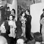 　占領軍兵士らでにぎわう東京・銀座のキャバレー＝１９４５年１１月　