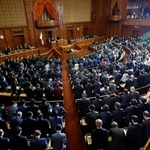 　首相指名選挙が行われた衆院本会議。臨時国会では、国会議員定数の削減が大きな焦点となる＝２１日午後１時１分