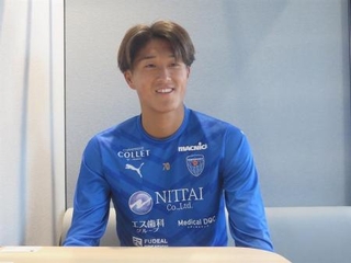 　取材に応じる細井響＝１０月２３日、横浜市