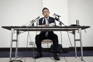 　２０２４年１１月、ＰＲ会社の問題を巡り、記者会見する斎藤元彦兵庫県知事の代理人弁護士＝神戸市