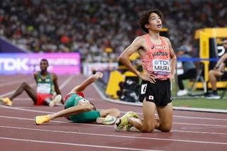 世界選手権（世界陸上）東京大会の男子３０００メートル障害決勝のレースを終えた三浦龍司＝９月１５日、国立競技場