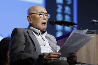 　「戦場体験放映保存の会」主催の証言集会で、戦争体験を語る坂上多計二さん＝９月、東京都千代田区