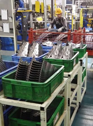 　自動車部品メーカー、東亜工業の工場＝１３日、群馬県太田市