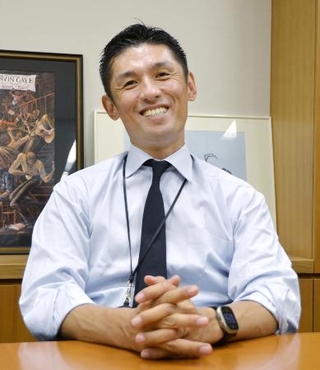 取材に応じる寺田学衆院議員＝１０月、国会