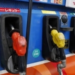 　ガソリンスタンドの給油ノズル