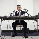 　２０２４年１１月、ＰＲ会社の問題を巡り、記者会見する斎藤元彦兵庫県知事の代理人弁護士＝神戸市