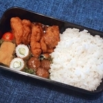 　男性が料理して作った弁当＝９月（勤務先の児童養護施設提供）