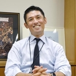 取材に応じる寺田学衆院議員＝１０月、国会