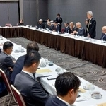 　日本医師会の松本吉郎会長が診療所経営の厳しさを訴えた自民党の会合＝２５日、東京都千代田区