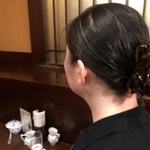 　取材に応じる佳奈さん＝８月８日、東京都新宿区