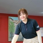 　公共施設の清掃をするベトナム人技能実習生のチャン・マイさん＝１０月、山梨県韮崎市