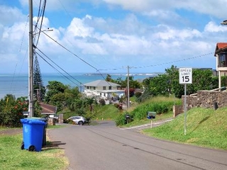 　ココカヒからの眺め。対岸には現在、海兵隊カネオヘ・ベイ航空基地がある＝２０２５年３月撮影