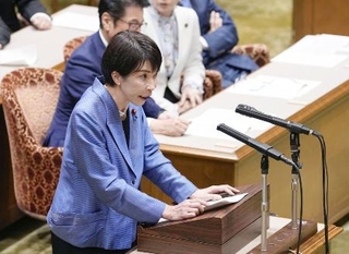　党首討論で答弁する高市首相＝１１月２６日、国会