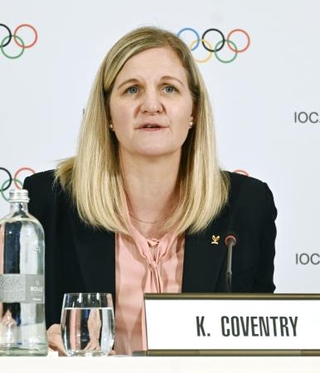 　ＩＯＣの理事会を終え、記者会見するコベントリー会長＝９月、ミラノ（共同）