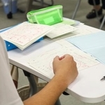 　「公文式」教材に取り組む少年院「加古川学園」の在院者＝１０月、兵庫県加古川市