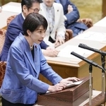 　党首討論で答弁する高市首相＝１１月２６日、国会