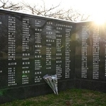 平和祈念公園にある「平和の礎」。大叔父の名前が石碑の下方に刻まれていた＝３月、沖縄県糸満市