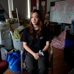 　香港中文大の学生組織が活動していた部屋で撮影に応じる代表の郭嘉宝さん＝２５日、香港（共同）