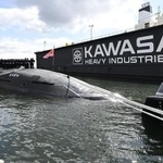 　川崎重工業神戸工場で行われた海上自衛隊の潜水艦の引き渡し式＝３月、神戸市中央区