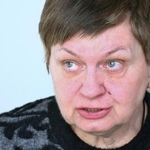 　ウクライナ侵攻初期の激戦地マリウポリでの体験を語るナタリア・クシュニエルさん＝１８日、ビンニツァ（共同）