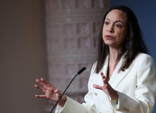 　記者会見するベネズエラの野党指導者マリア・コリナ・マチャド氏＝２０２５年１２月、ノルウェー・オスロ（ロイター＝共同）