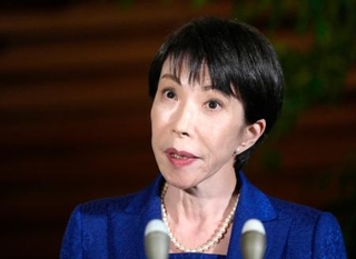 　衆院解散などについて、記者団の取材に応じる高市首相＝２３日午後５時５４分、首相官邸