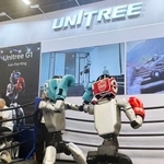 　先端技術の見本市「ＣＥＳ」で、中国のユニツリー・ロボティクスが披露したヒューマノイドのキックボクシング＝６日、米ラスベガス（共同）