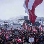 　グリーンランド領有を目指すトランプ米政権に抗議するデモ＝１７日、ヌーク（ＡＰ＝共同）