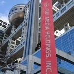 フジテレビと持ち株会社フジ・メディア・ホールディングスの本社＝２０２５年１２月、東京・台場
